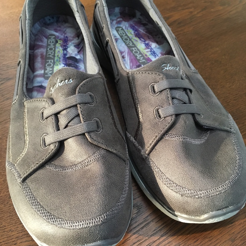 Womens Skechers slipons, sz 8. DarkTaupe color. AirCooled MemoryFoam. GreatCond.